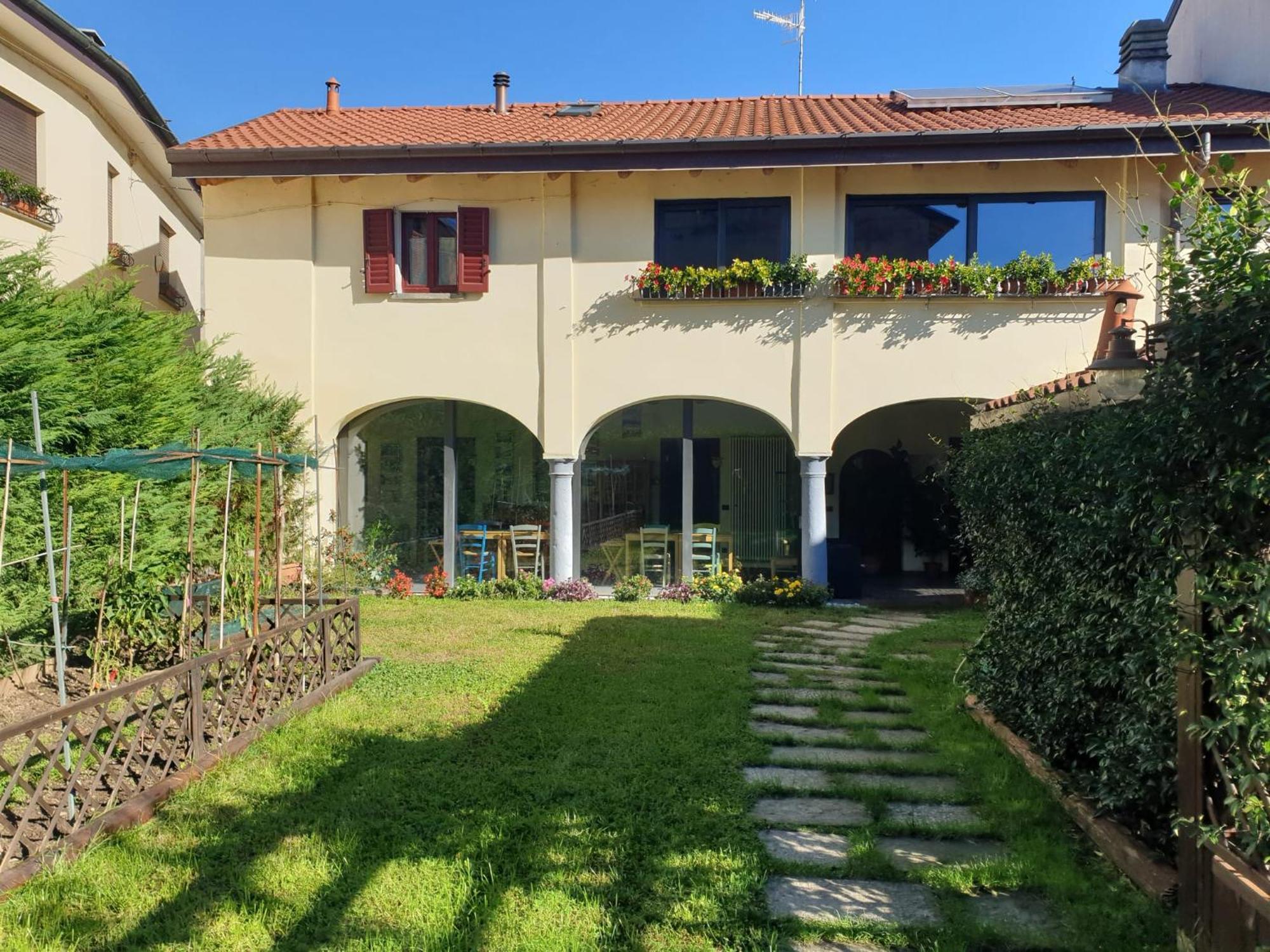 Bed and Breakfast Le Tre Arti Гавирате Экстерьер фото